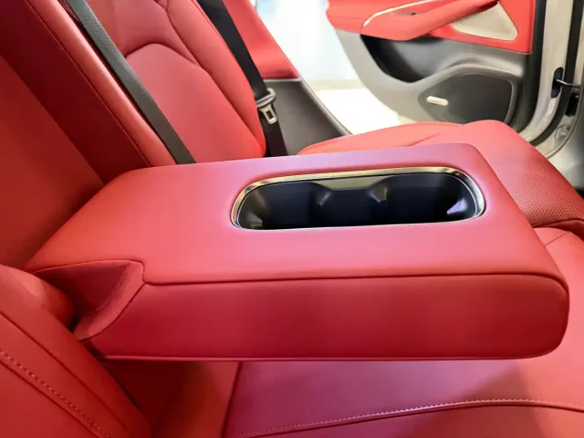 Xiaomi SU7 — Фото автомобиля 26