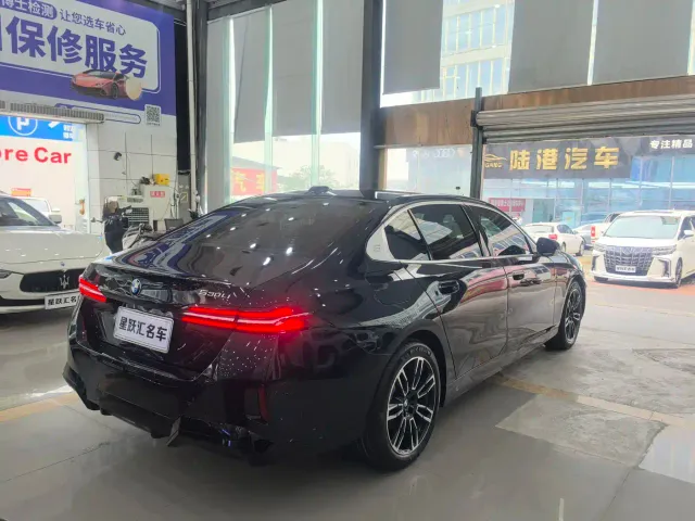 BMW 5 Series — Фото автомобиля 7