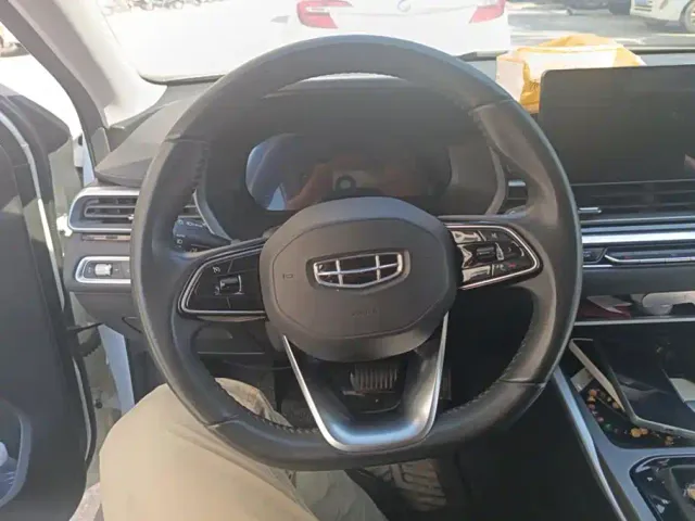 Geely Emgrand — Фото автомобиля 15