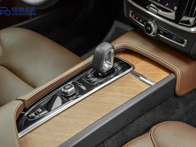 Volvo S90 — Фото автомобиля 19