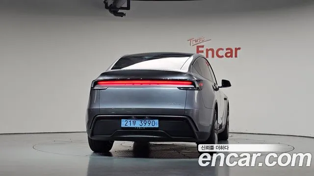 Tesla Model Y — Фото автомобиля 4