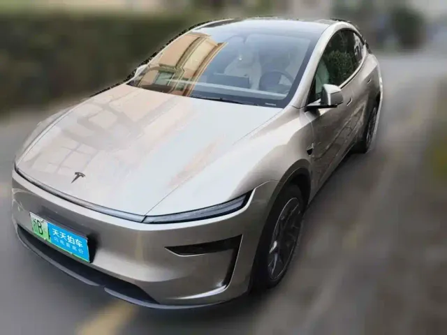 Фотография автомобиля — Tesla Model Y L