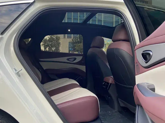 BYD Seal 07 DM-i — Фото автомобиля 7