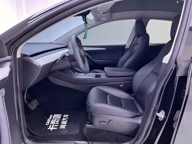 Tesla Model Y — Фото автомобиля 14