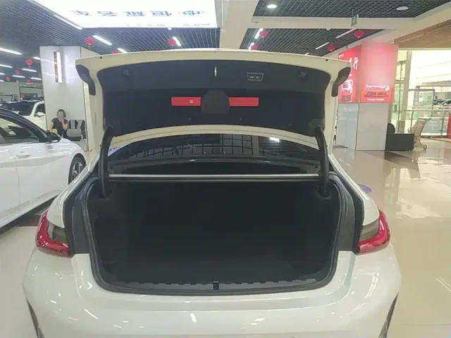 BMW 3 Series — Фото автомобиля 18