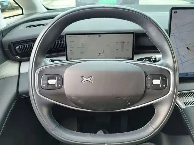 Xpeng X9 — Фото автомобиля 10