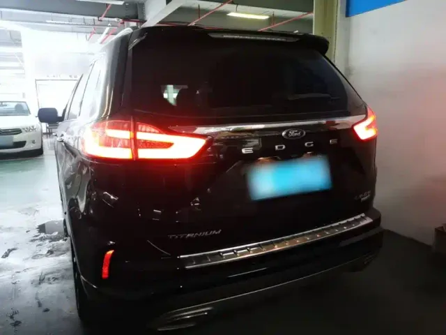 Ford Edge — Фото автомобиля 5