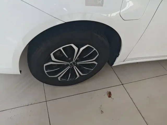 Roewe i6 MAX EV — Фото автомобиля 24