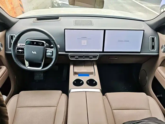 Li Auto L9 — Фото автомобиля 9