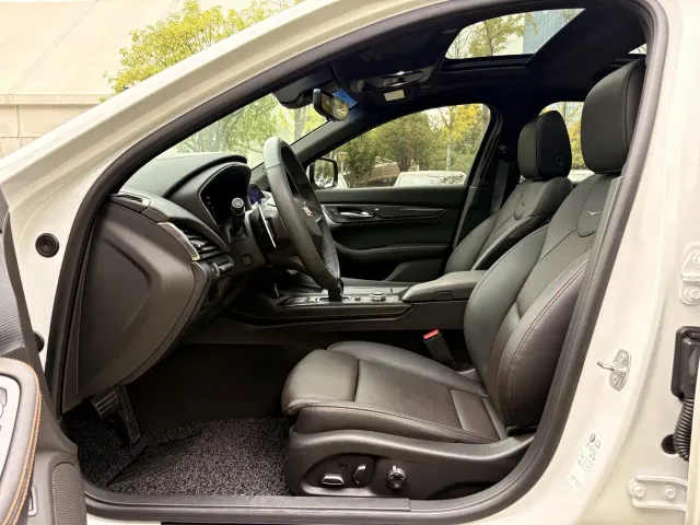 Cadillac CT5 — Фото автомобиля 5