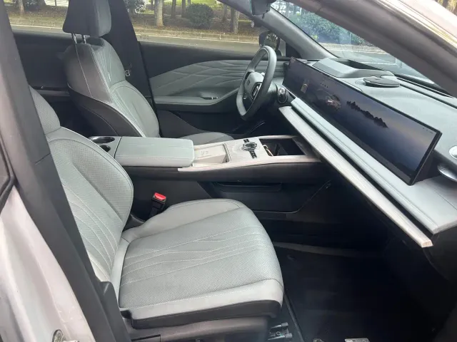 Geely Galaxy E8 — Фото автомобиля 5