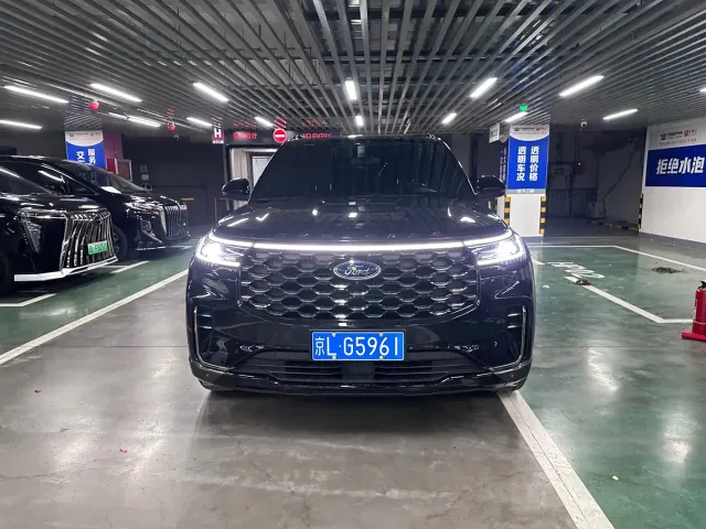 Ford Explorer — Фото автомобиля 2