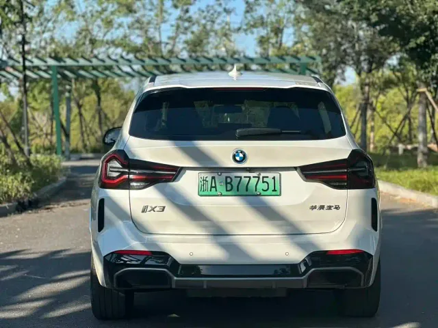 BMW iX3 — Фото автомобиля 9
