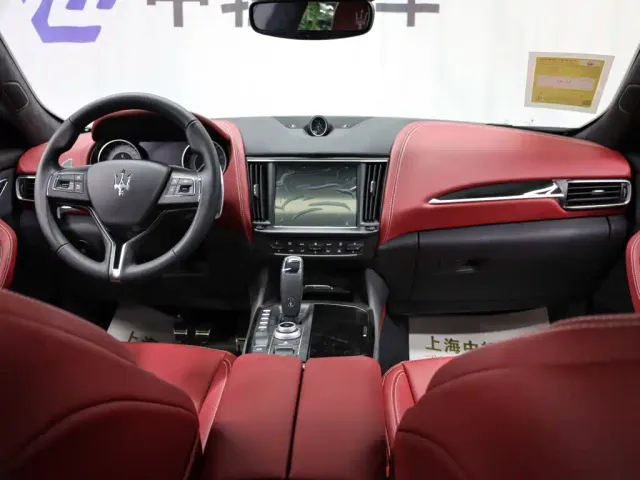 Maserati Levante — Фото автомобиля 9