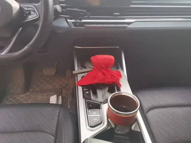 Geely Emgrand — Фото автомобиля 13