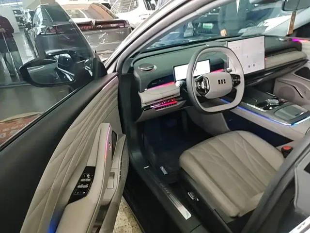 Geely Galaxy Xingyao 8 — Фото автомобиля 15