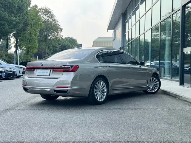 BMW 7 Series — Фото автомобиля 7