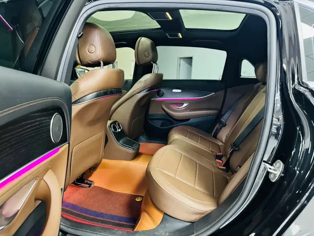Mercedes-Benz E-Class — Фото автомобиля 5