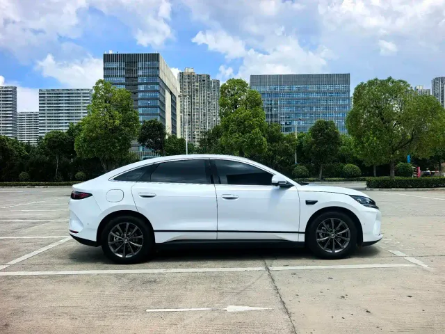BYD Qin L — Фото автомобиля 12