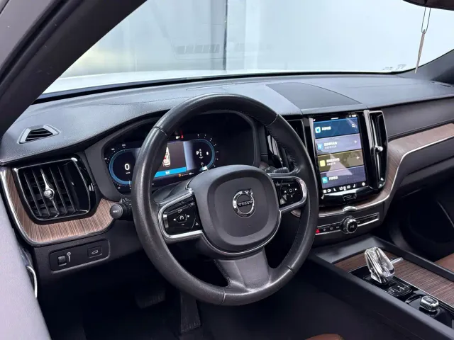 Volvo XC60 — Фото автомобиля 5