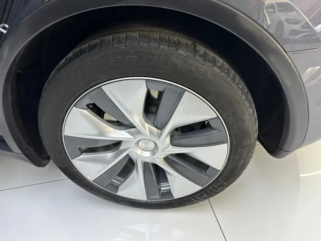Tesla Model Y — Фото автомобиля 16