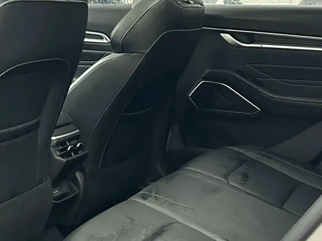 Geely Emgrand — Фото автомобиля 10