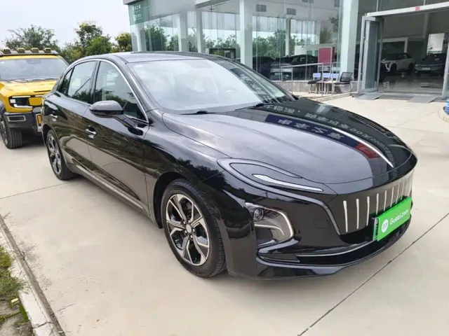 Hongqi E-QM5 — Фото автомобиля 3
