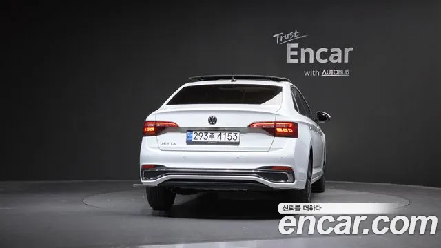 Volkswagen Jetta — Фото автомобиля 4