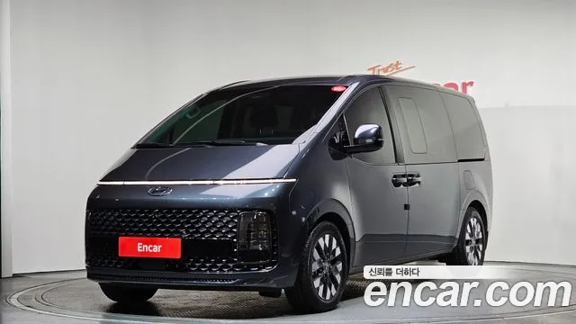 Фотография автомобиля — Hyundai Staria 4WD Lounge 9 мест