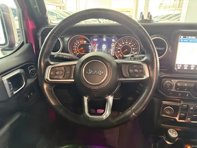 Jeep Wrangler — Фото автомобиля 14
