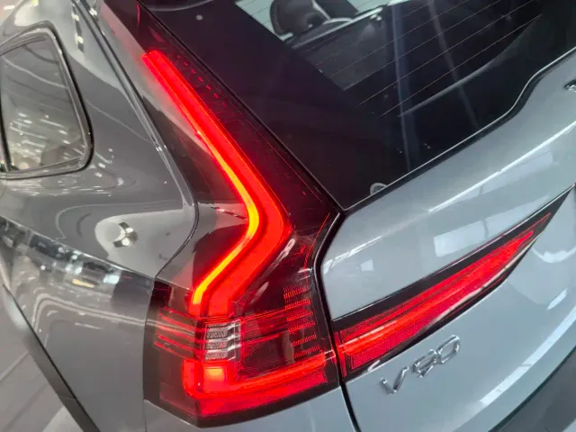 Volvo V90 — Фото автомобиля 6