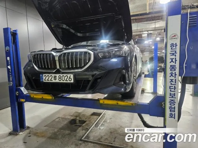 BMW 5 Series G60 — Фото автомобиля 12
