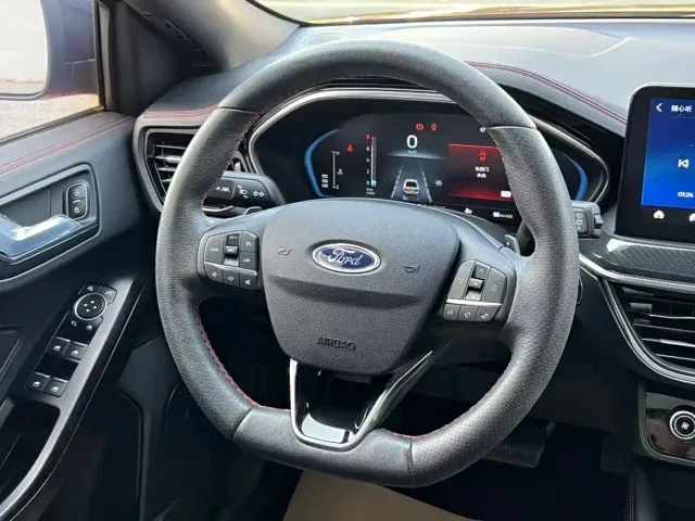 Ford Focus — Фото автомобиля 20