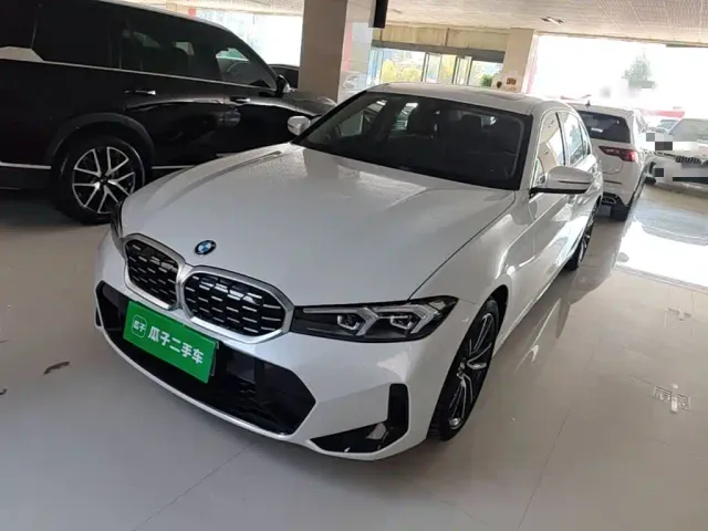 Фотография автомобиля — BMW 3 Series