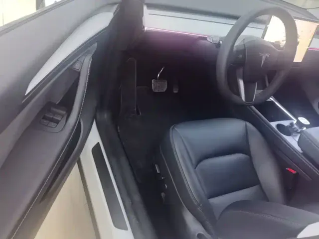 Tesla Model Y 2024 Rear-Wheel Drive Version — Фото автомобиля 15