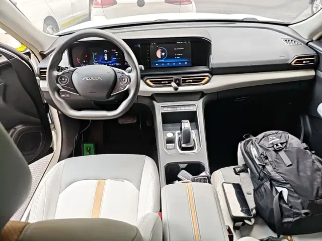 Dongfeng Fengshen E70 — Фото автомобиля 9