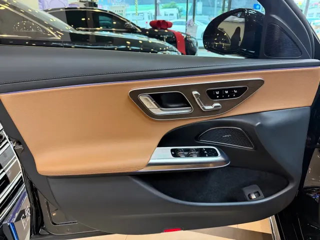 Mercedes-Benz E-Class — Фото автомобиля 4