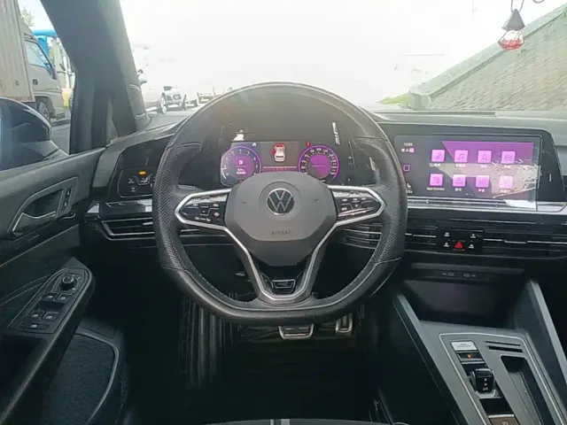 Volkswagen Golf — Фото автомобиля 10