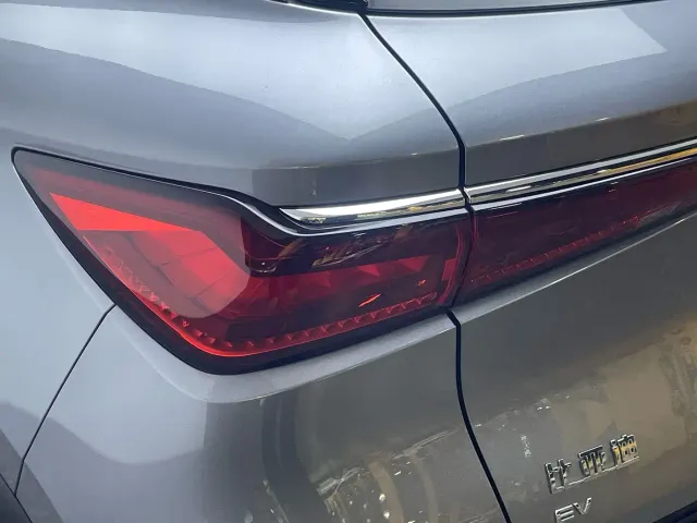 BYD Yuan PLUS — Фото автомобиля 12