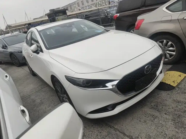 Mazda Axela — Фото автомобиля 3