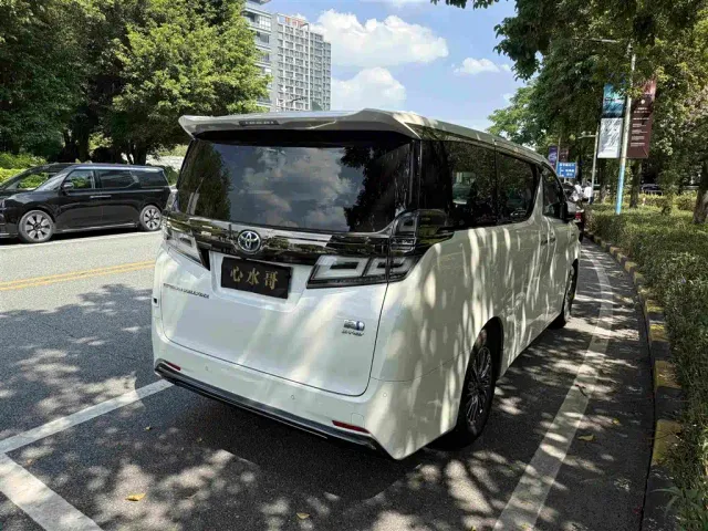 Toyota Vellfire — Фото автомобиля 7