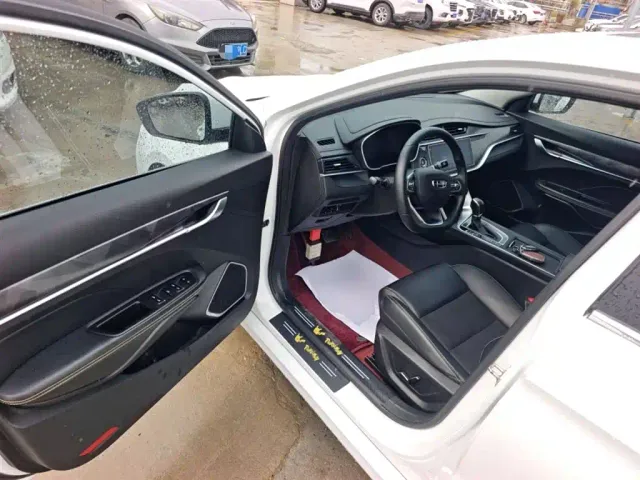 Geely Binrui — Фото автомобиля 8