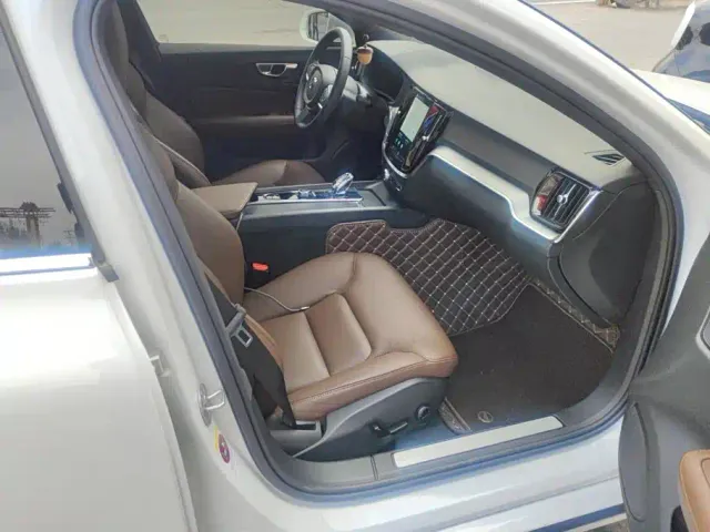 Volvo S60 — Фото автомобиля 8