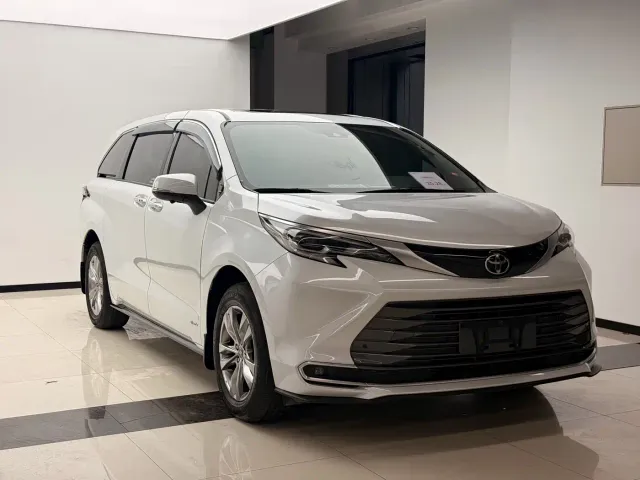 Toyota Sienna — Фото автомобиля 3