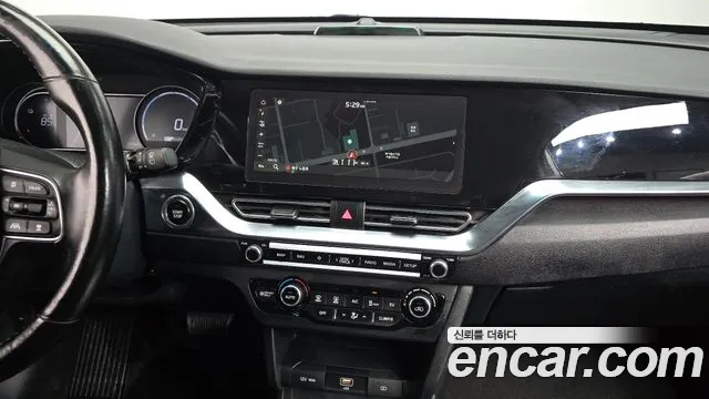Kia Niro — Фото автомобиля 11