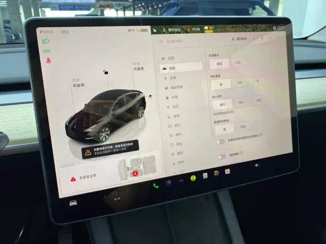 Tesla Model Y — Фото автомобиля 17