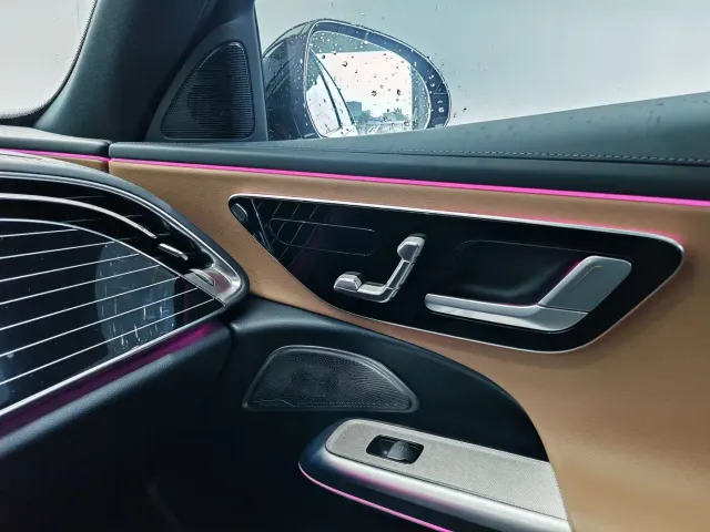 Mercedes-Benz E-Class — Фото автомобиля 16