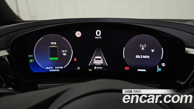 Porsche Macan Electric — Фото автомобиля 11