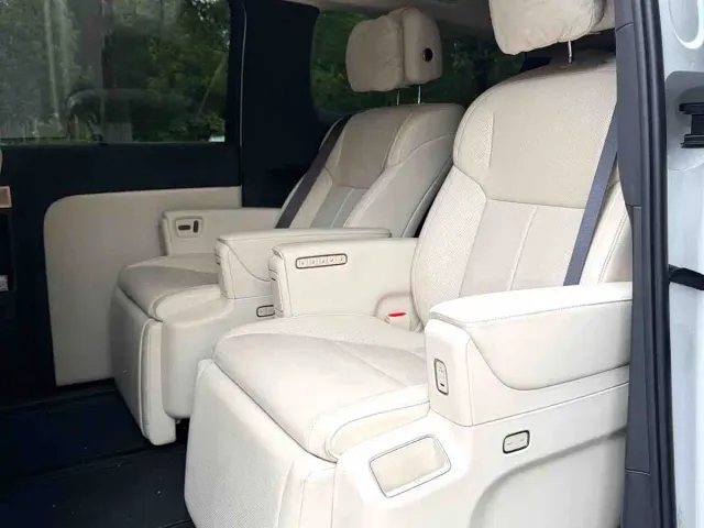 Li Auto MEGA — Фото автомобиля 7