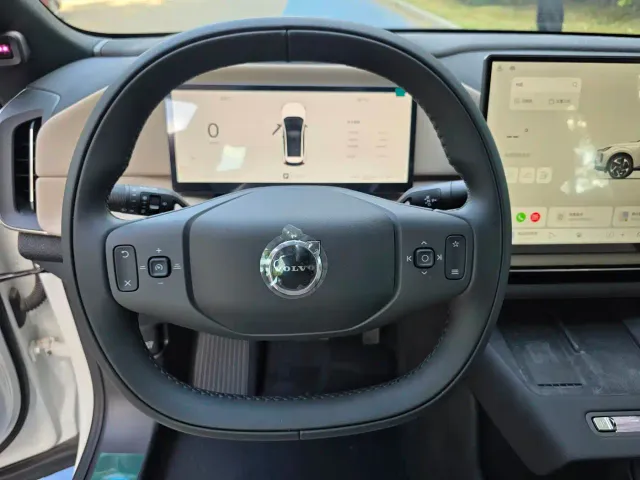 Volvo XC70 Plug-in Hybrid — Фото автомобиля 4